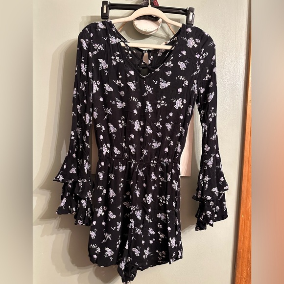 Hollister Women’s Romper Size Small - Picture 1 of 6